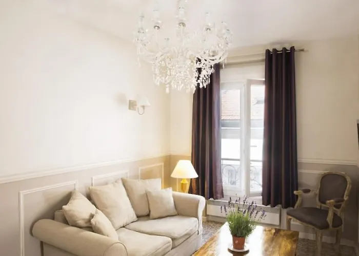 Bastille Hostel