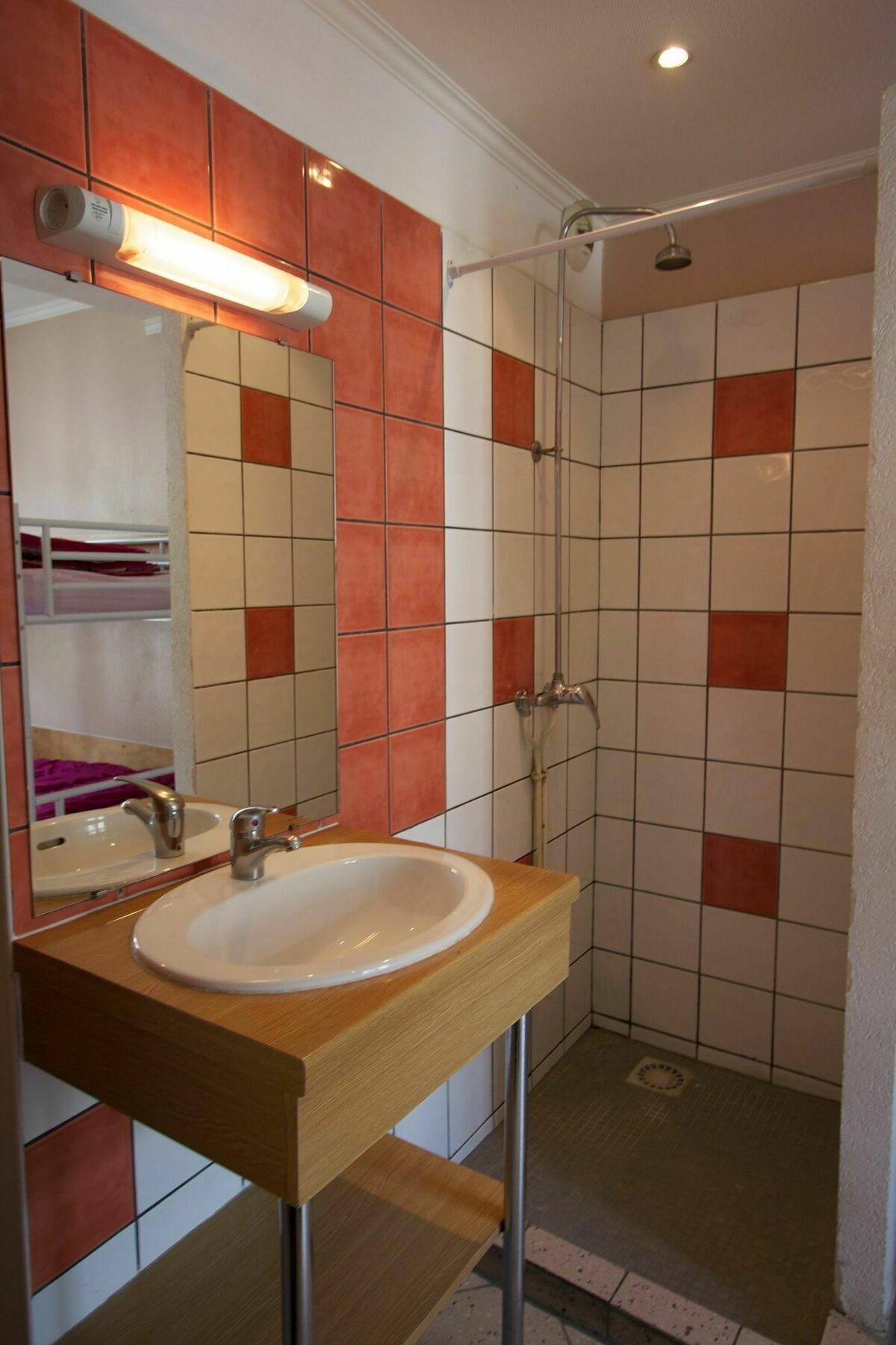 Bastille Hostel *